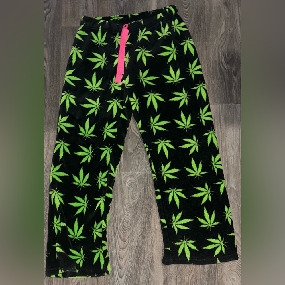 Black and Green Leaf Print Pants